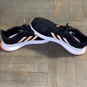 Women’s Adidas running shoe/ size 6